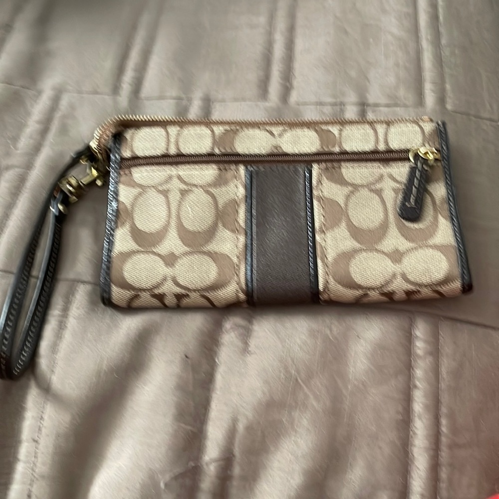 Coach wristlet - Picture 4 of 8